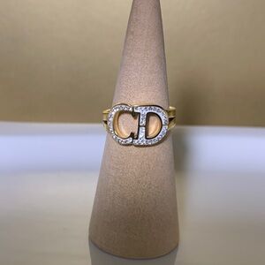 Elegant Women's Ring